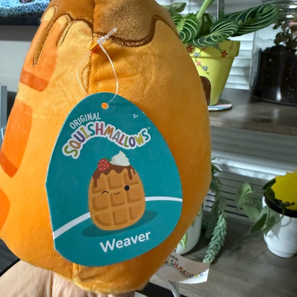 🧇Weaver the Waflle 7” Squishmallow - Picture 3 of 6